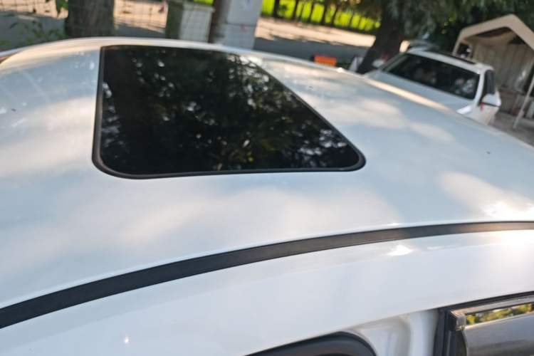 Used Roewe 360 2015 1.5L Manual Luxury Edition Roof