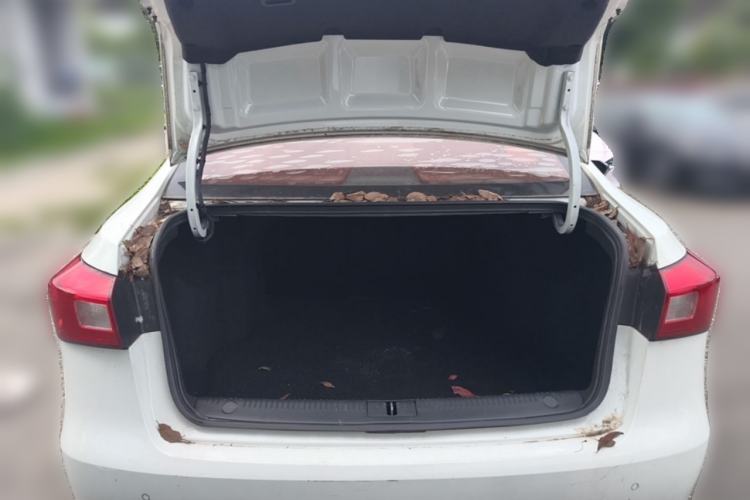 Used Roewe 360 2015 1.5L Automatic Luxury Edition Trunk