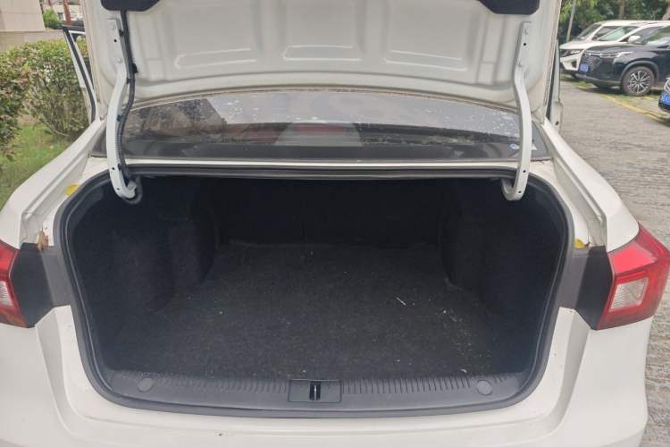 Used Roewe 360 2015 20T TST Deluxe Edition Trunk