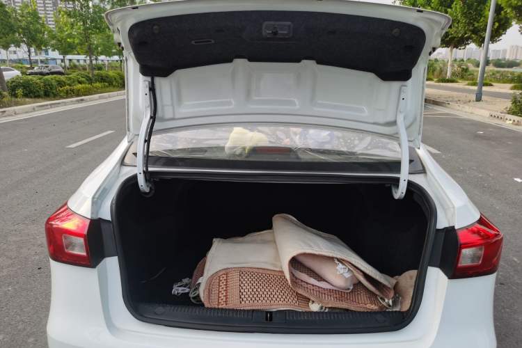 Used Roewe 360 2015 1.5L Automatic Luxury Edition Trunk