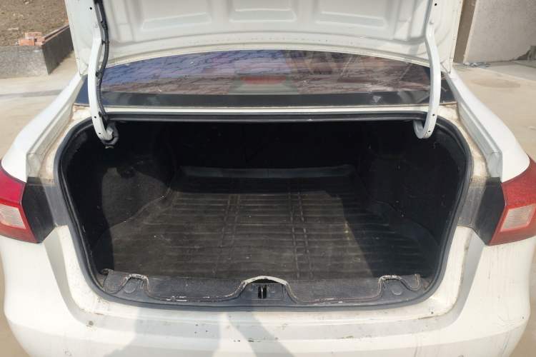 Used Roewe 360 2015 1.5L Automatic Luxury Edition Trunk
