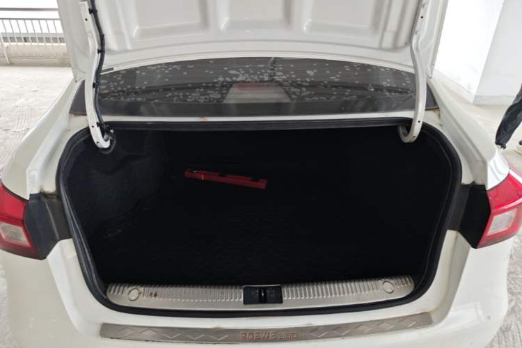 Used Roewe 360 2015 1.5L Automatic Luxury Edition Trunk