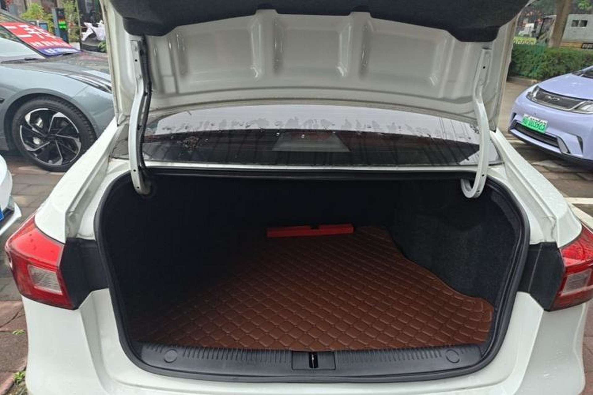 Used Roewe 360 2015 1.5L Automatic Luxury Edition Trunk