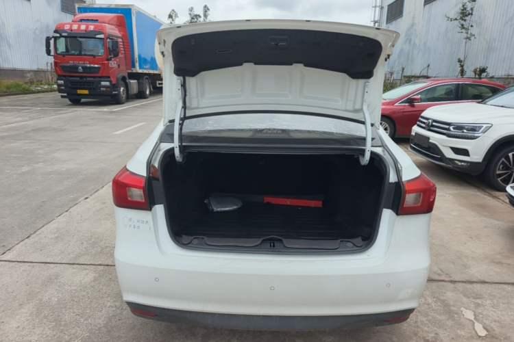 Used Roewe 360 2015 1.5L Automatic Luxury Edition Trunk