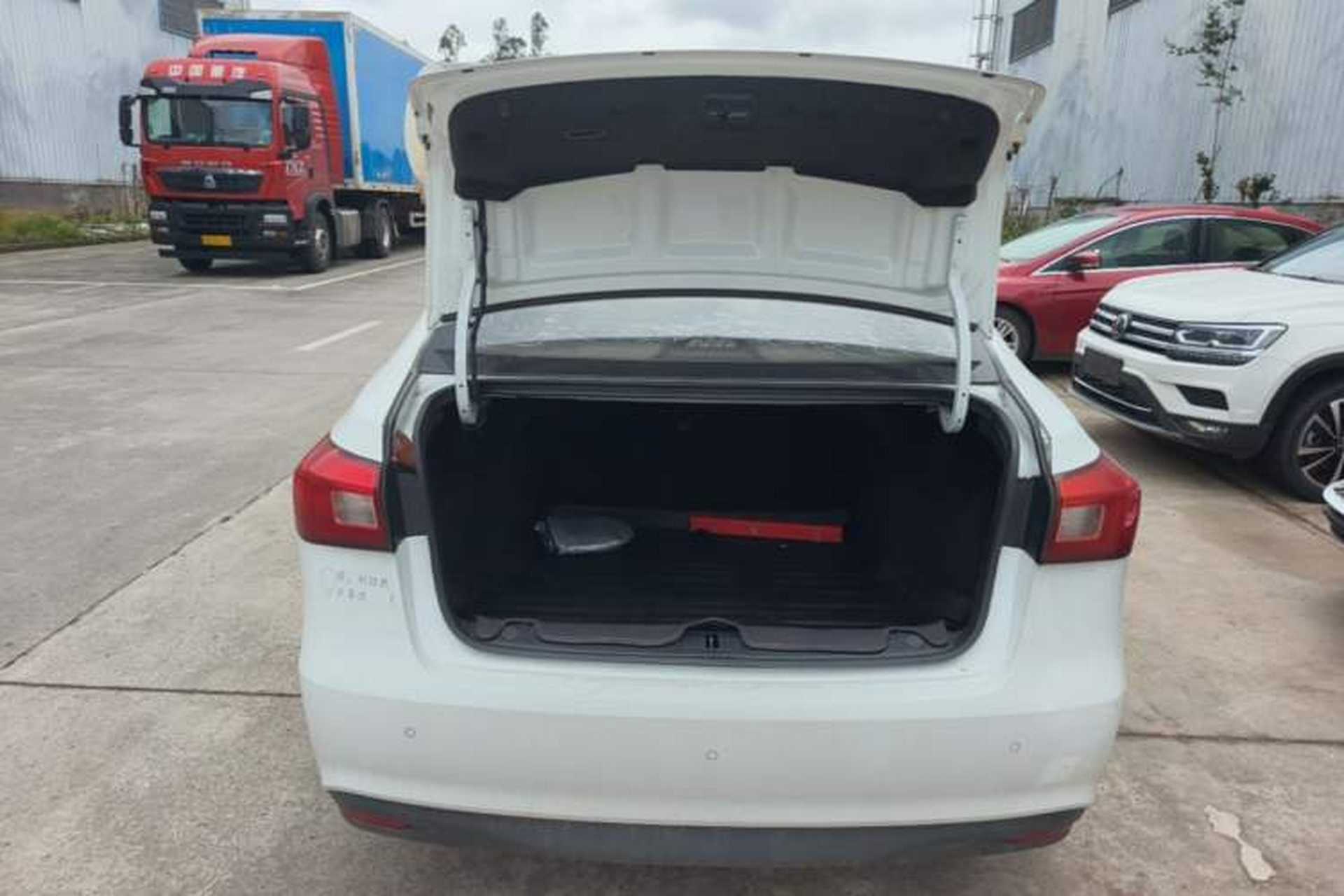 Used Roewe 360 2015 1.5L Automatic Luxury Edition Trunk