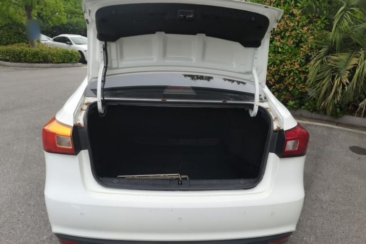 Used Roewe 360 2015 1.5L Automatic Luxury Edition Trunk