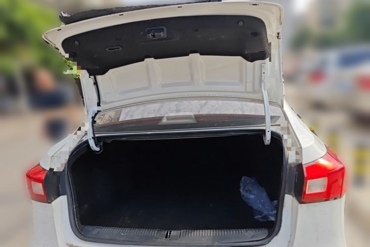 Used Roewe 360 2015 1.5L Automatic Luxury Edition Trunk