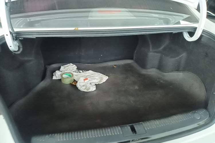 Used Roewe 360 2015 1.5L Manual Luxury Edition Trunk