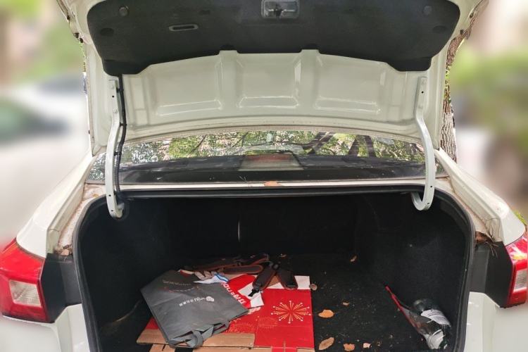 Used Roewe 360 2015 20T TST Deluxe Edition Trunk