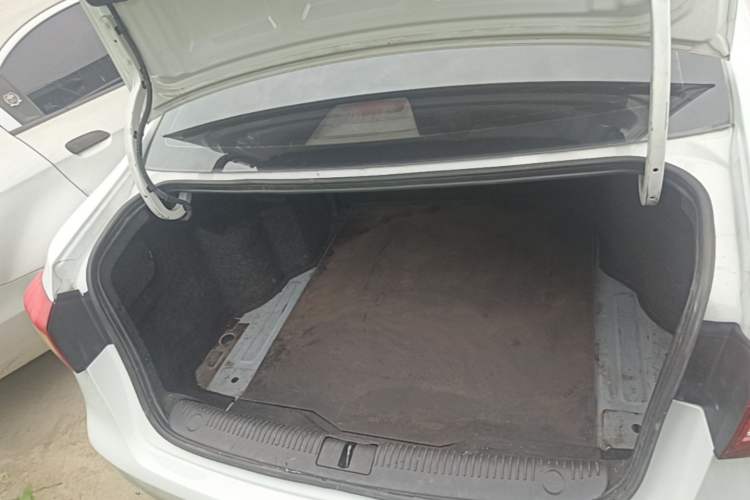 Used Roewe 360 2015 1.5L Manual Luxury Edition Trunk