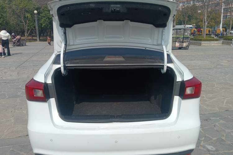 Used Roewe 360 2015 1.5L Automatic Luxury Edition Trunk