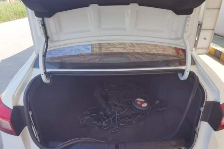 Used Roewe 360 2015 20T TST Deluxe Edition Trunk
