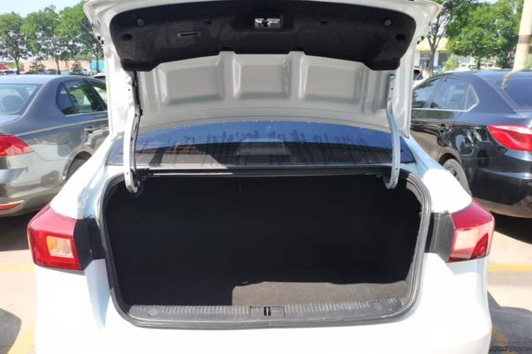 Used Roewe 360 2015 1.5L Manual Luxury Edition Trunk