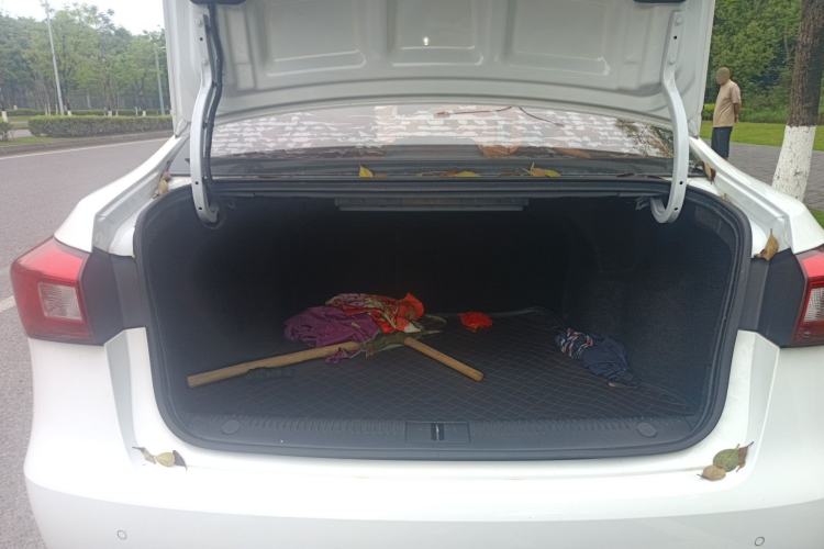Used Roewe 360 2015 20T TST Deluxe Edition Trunk