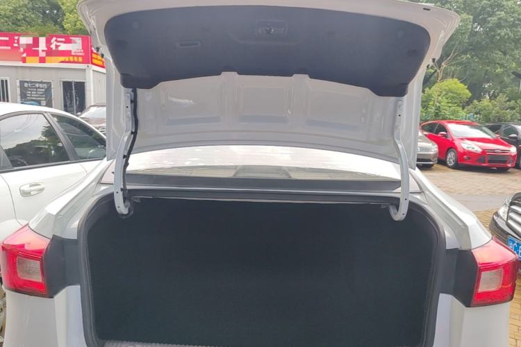 Used Roewe 360 2015 1.5L Automatic Luxury Edition Trunk
