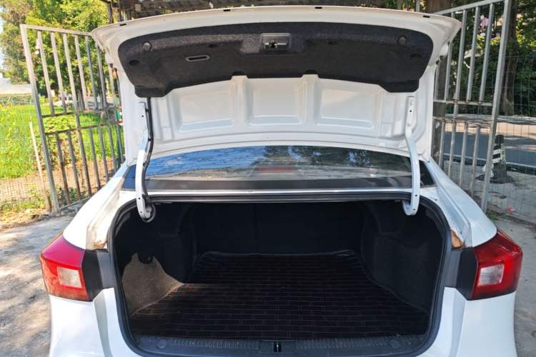 Used Roewe 360 2015 1.5L Manual Luxury Edition Trunk