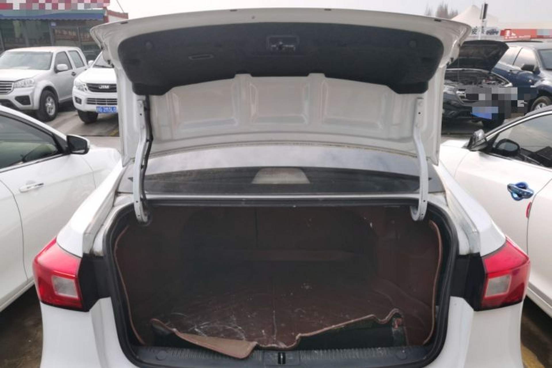 Used Roewe 360 2015 1.5L Automatic Luxury Edition Trunk