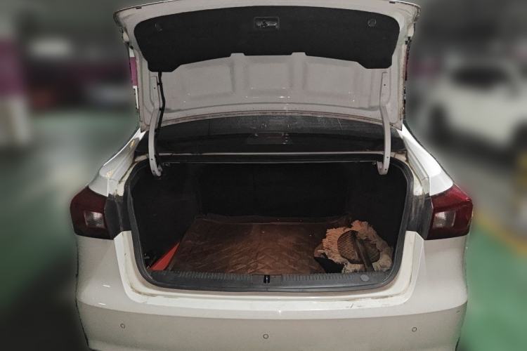 Used Roewe 360 2015 1.5L Automatic Luxury Edition Trunk