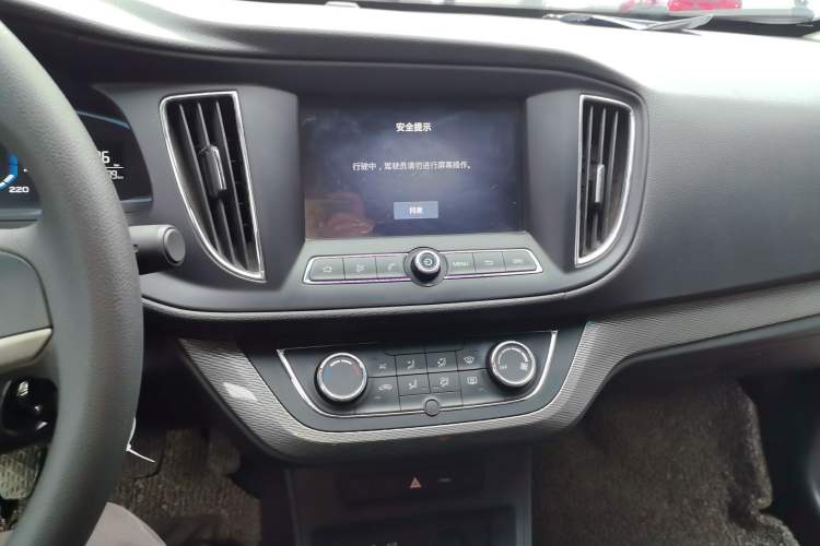 Used Roewe 360 2015 1.5L Manual Luxury Edition Audio And AC Panel
