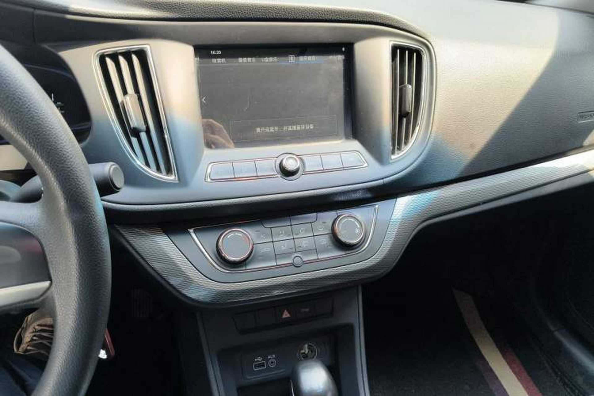 Used Roewe 360 2015 1.5L Automatic Luxury Edition Audio And AC Panel
