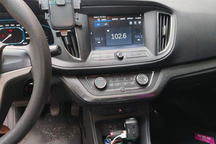 Used Roewe 360 2015 1.5L Manual Luxury Edition Audio And AC Panel