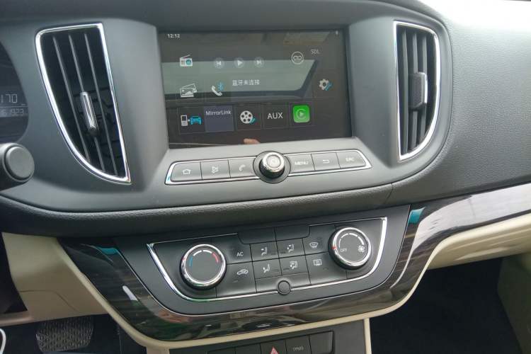 Used Roewe 360 2015 1.5L Automatic Luxury Edition Audio And AC Panel
