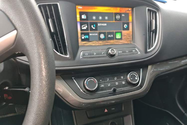 Used Roewe 360 2015 1.5L Manual Luxury Edition Audio And AC Panel