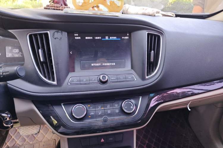Used Roewe 360 2015 1.5L Automatic Luxury Edition Audio And AC Panel