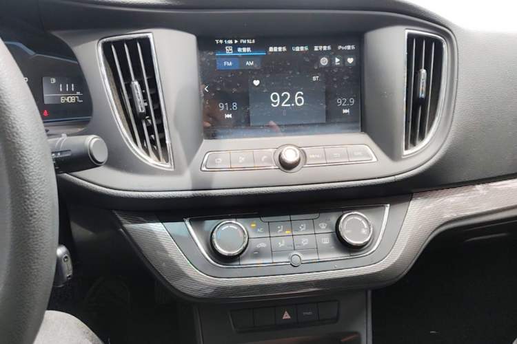 Used Roewe 360 2015 1.5L Manual Luxury Edition Audio And AC Panel