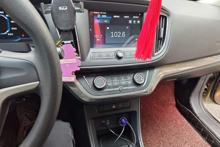 Used Roewe 360 2015 1.5L Manual Luxury Edition Audio And AC Panel