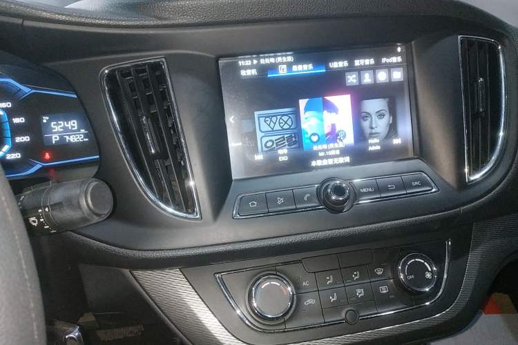 Used Roewe 360 2015 1.5L Automatic Luxury Edition Audio And AC Panel