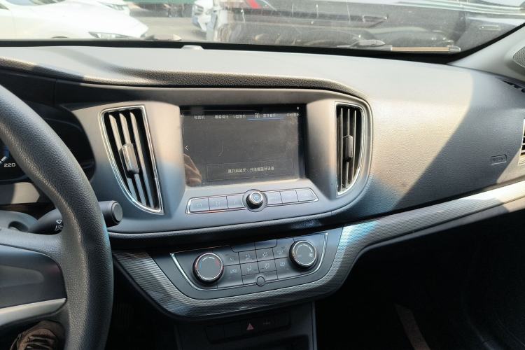 Used Roewe 360 2015 1.5L Automatic Luxury Edition Center Console