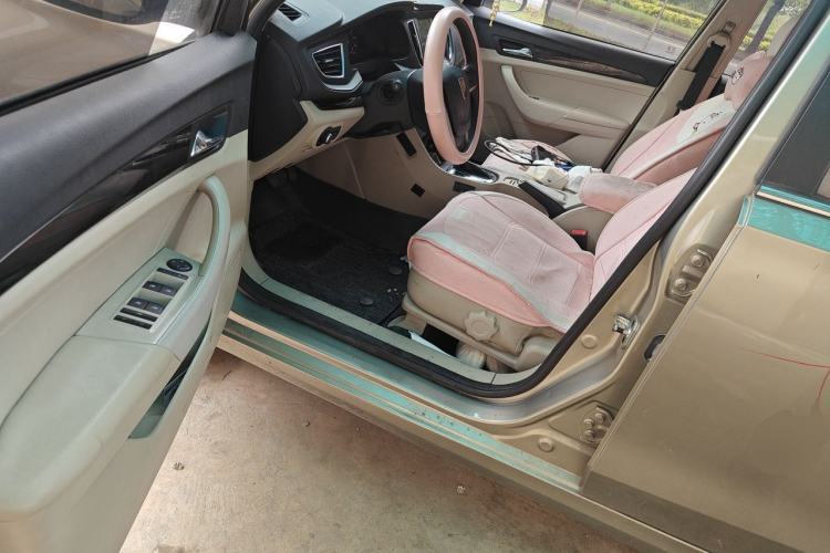 Used Roewe 360 2015 1.5L Automatic Luxury Edition Driver Seat