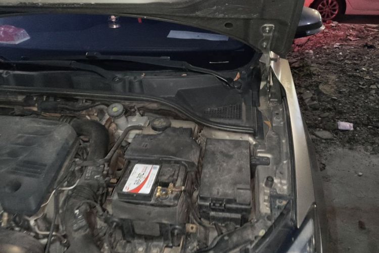 Used Roewe 360 2015 20T TST Deluxe Edition Engine Bay Left