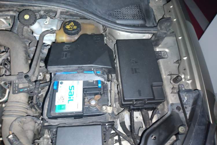 Used Roewe 360 2015 20T TST Deluxe Edition Engine Bay Left