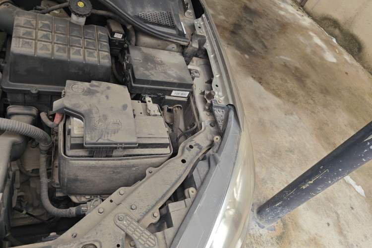 Used Roewe 360 2015 1.5L Automatic Luxury Edition Engine Bay Left