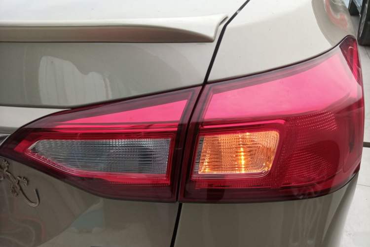 Used Roewe 360 2015 1.5L Automatic Luxury Edition Exterior 3