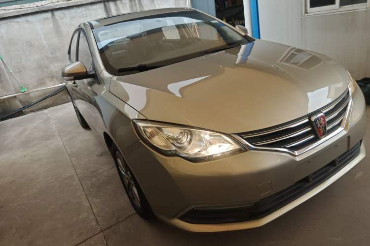 Used Roewe 360 2015 20T TST Deluxe Edition Front Right 45 Deg