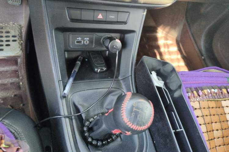 Used Roewe 360 2015 1.5L Manual Luxury Edition Gear Lever