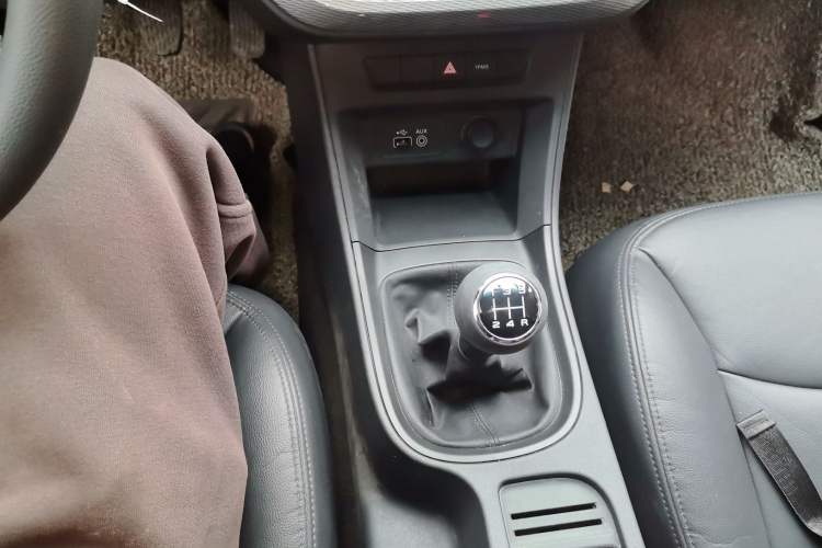 Used Roewe 360 2015 1.5L Manual Luxury Edition Gear Lever