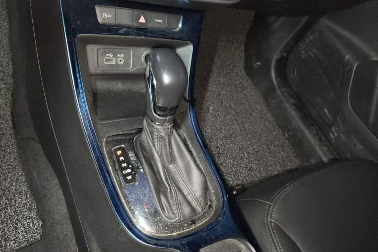 Used Roewe 360 2015 20T TST Deluxe Edition Gear Lever