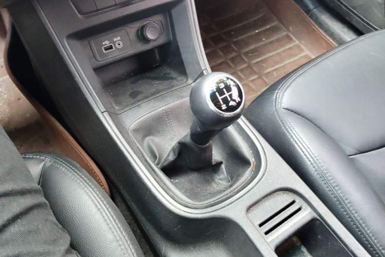 Used Roewe 360 2015 1.5L Manual Luxury Edition Gear Lever