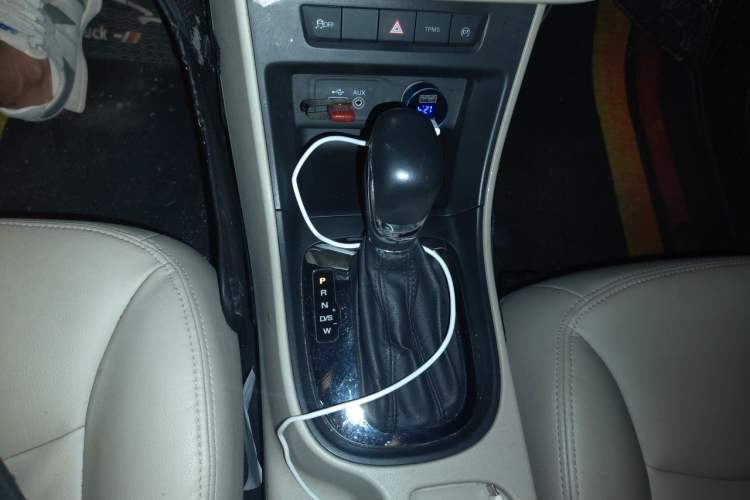 Used Roewe 360 2015 20T TST Deluxe Edition Gear Lever