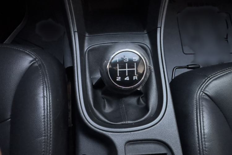 Used Roewe 360 2015 1.5L Manual Luxury Edition Gear Lever