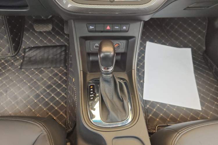Used Roewe 360 2015 20T TST Deluxe Edition Gear Lever