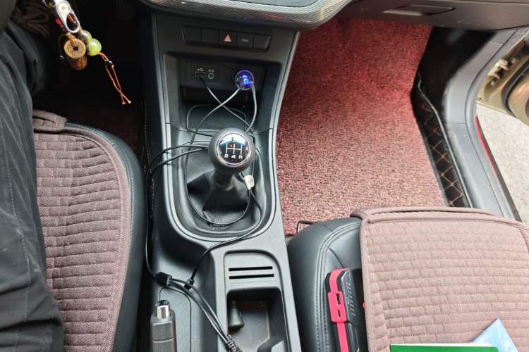 Used Roewe 360 2015 1.5L Manual Luxury Edition Gear Lever