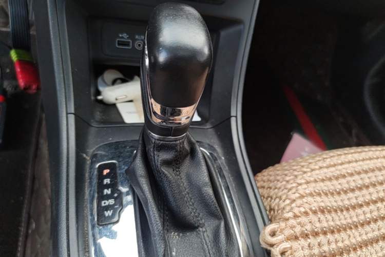 Used Roewe 360 2015 1.5L Automatic Luxury Edition Gear Lever