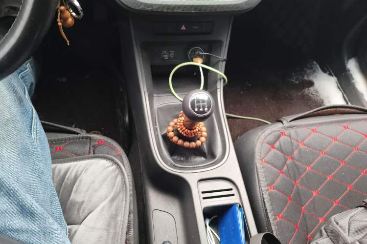 Used Roewe 360 2015 1.5L Manual Luxury Edition Gear Lever
