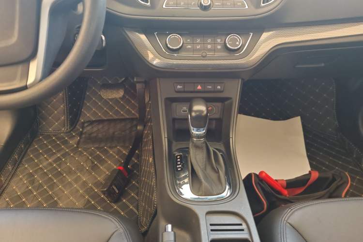 Used Roewe 360 2015 20T TST Deluxe Edition Gear Lever