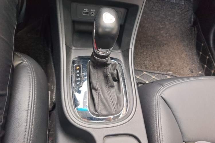 Used Roewe 360 2015 1.5L Automatic Luxury Edition Gear Lever